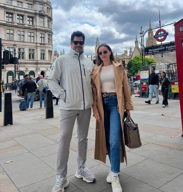 بوراك أوزجيفيت وزوجته فهرية أفجان