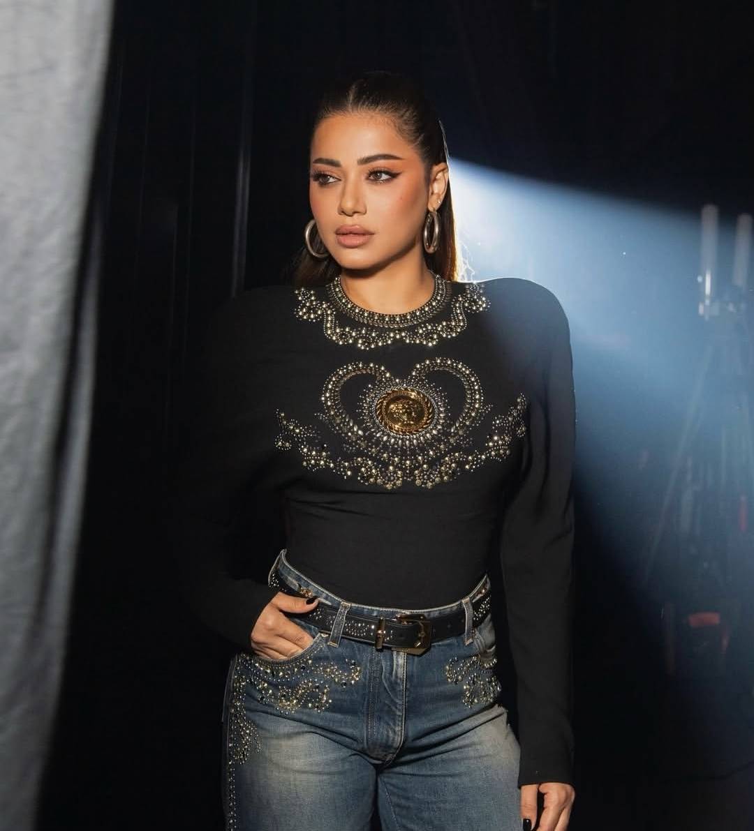 رحمة رياض تلهو مع ابنتها وتوثّق حركاتها بفيديو