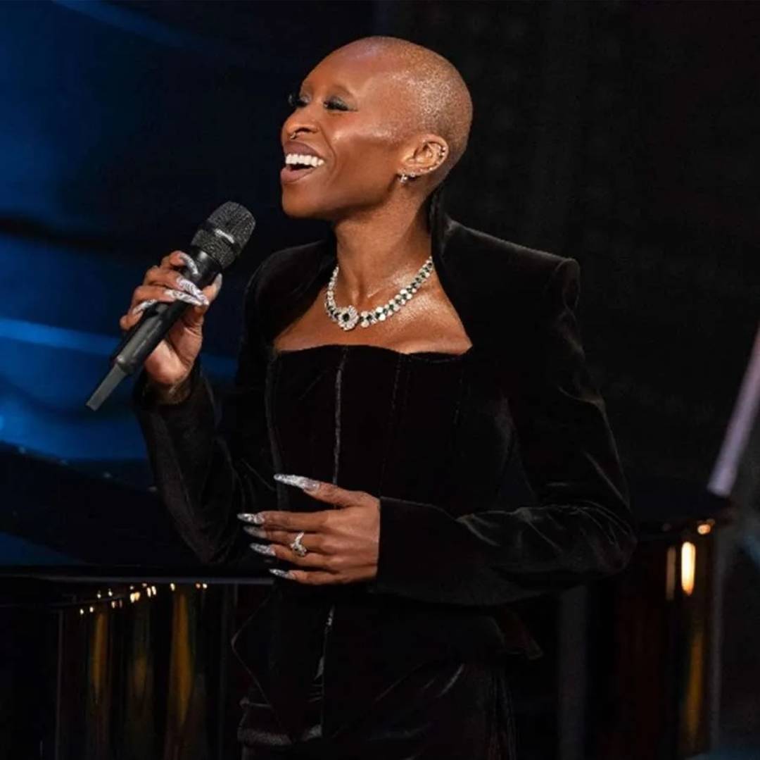 سينثيا إيريفو تتألق بمجوهرات فاخرة من Marli