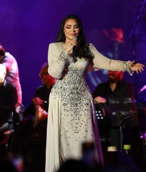 أحلام تتجرأ وتغيّر لون شعرها 