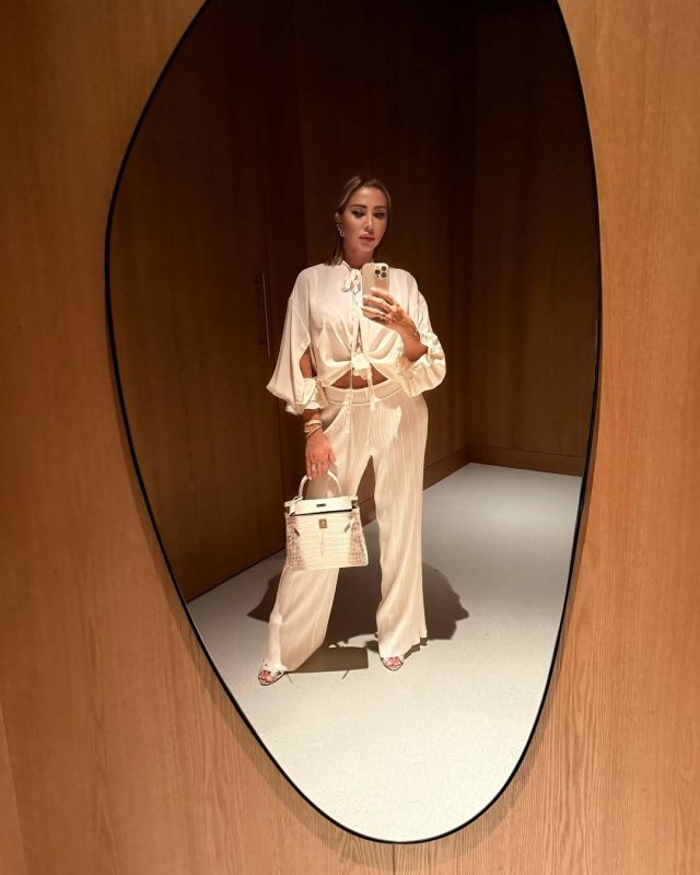 جويل ماردينيان تحمل حقيبة من هيرميس Hermes