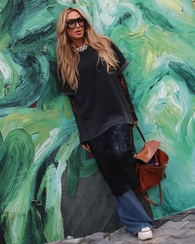 مايا دياب... تمرد عصري مستوحى من موضة الشارع