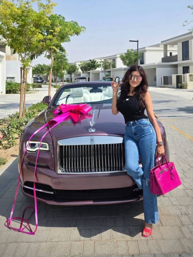 مي عمر: أنوثة جريئة ولمسات فوشيا