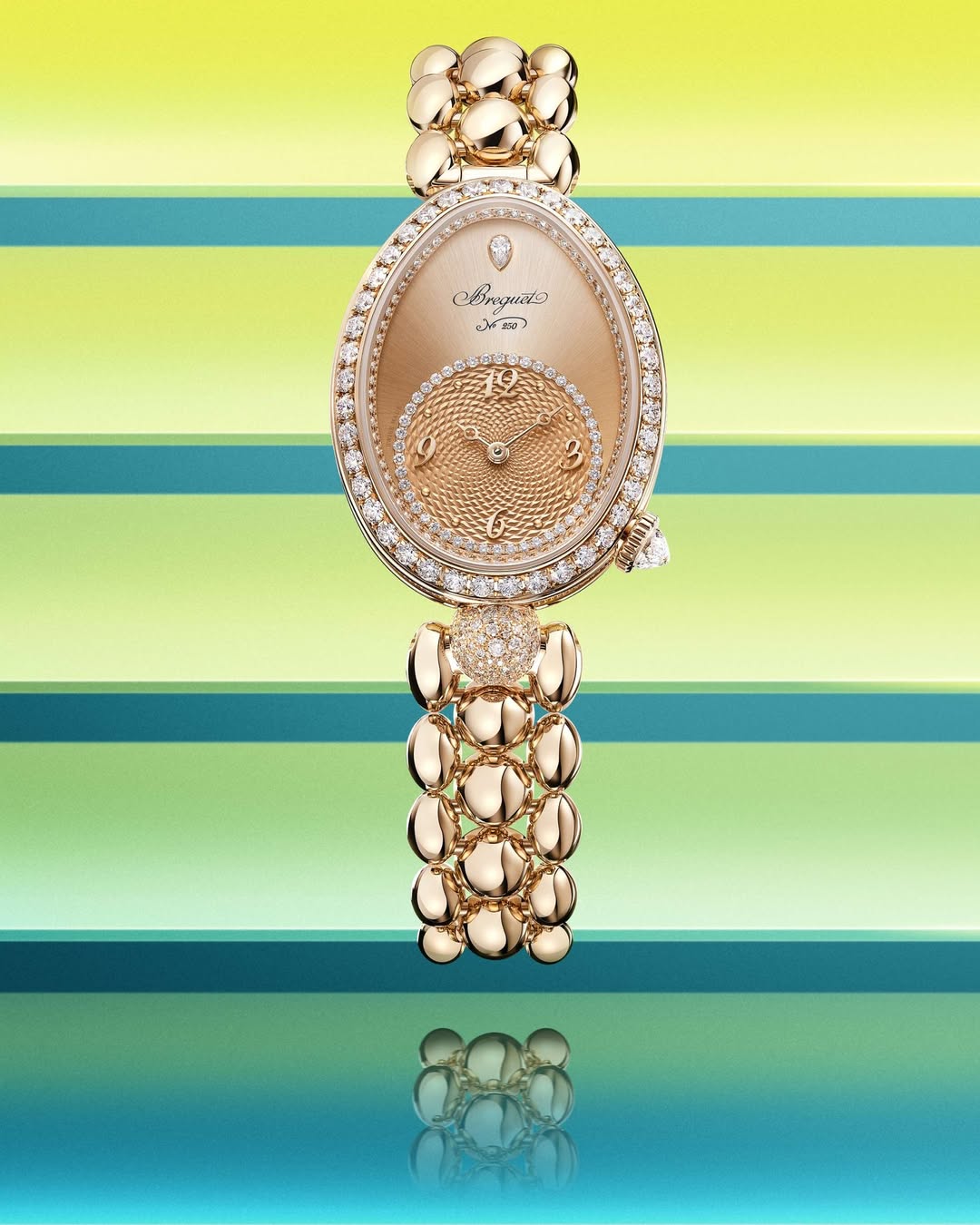 إطلالة ساعة Reine de Naples على المعصم