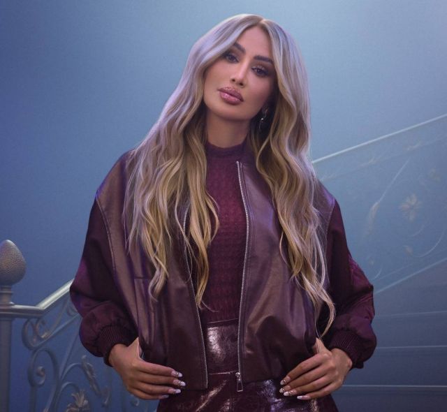 مايا دياب بأزياء من سبلاش Splash