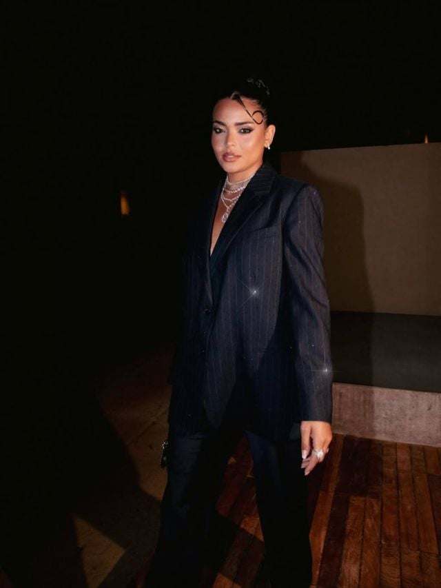 أسماء جمال ببدلة سوداء انيقة