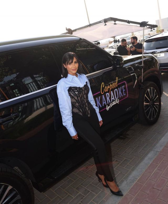 مهيرة عبد العزيز تكسر القواعد: الكلاسيكي يلتقي الجرأة بالكورسيه