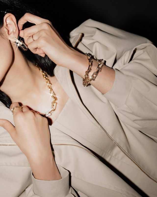 إطلالة إلهام علي بتصميم من كارولين لانغ