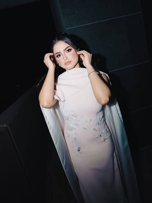 حلا الترك بفستان وكاب من نور الظاهري