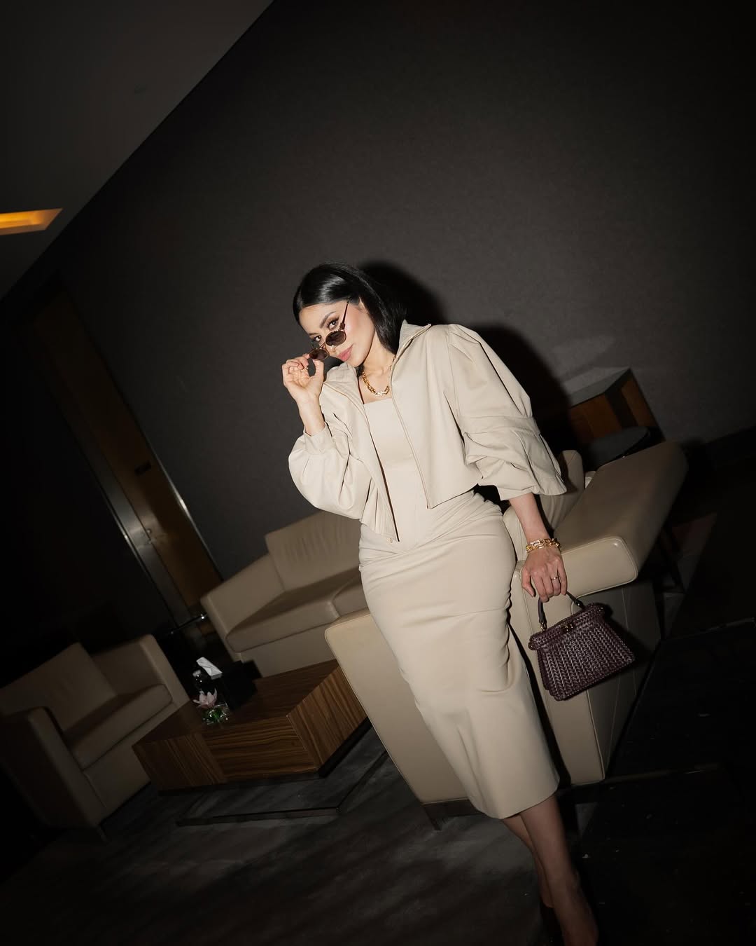 أطلالة الهام علي بتصميم من كارولين لانغ