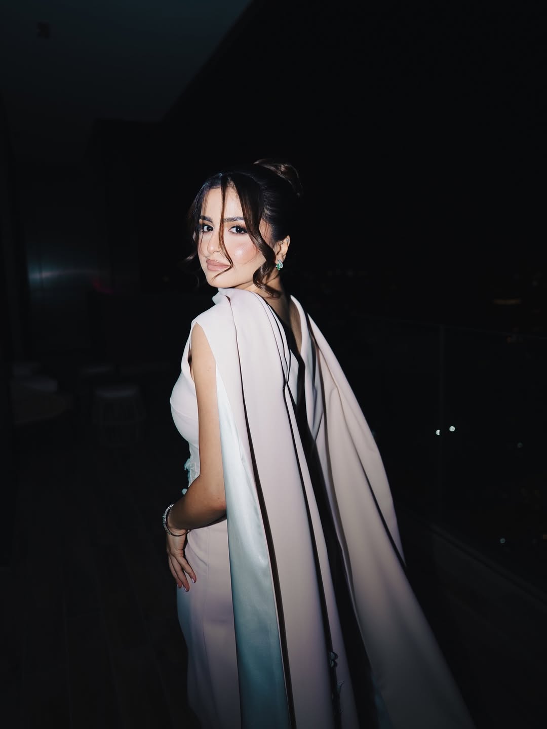 حلا الترك بفستان وكاب من نور الظاهري