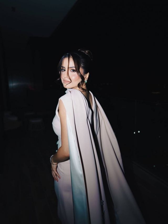 حلا الترك بفستان وكاب من نور الظاهري