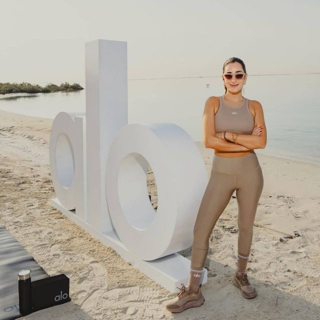 إطلالة أمينة خليل بأسلوب رياضي من Alo