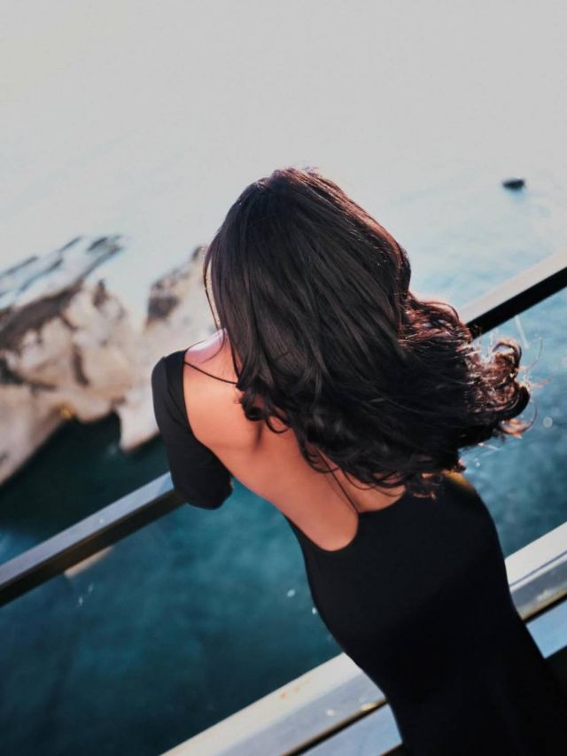 إطلالة هبة نور باللون الأسود 