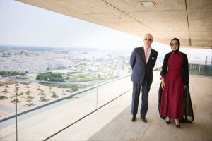 الشيخة موزا بنت ناصر تتألق بالأحمر في زيارة ملك بلجيكا