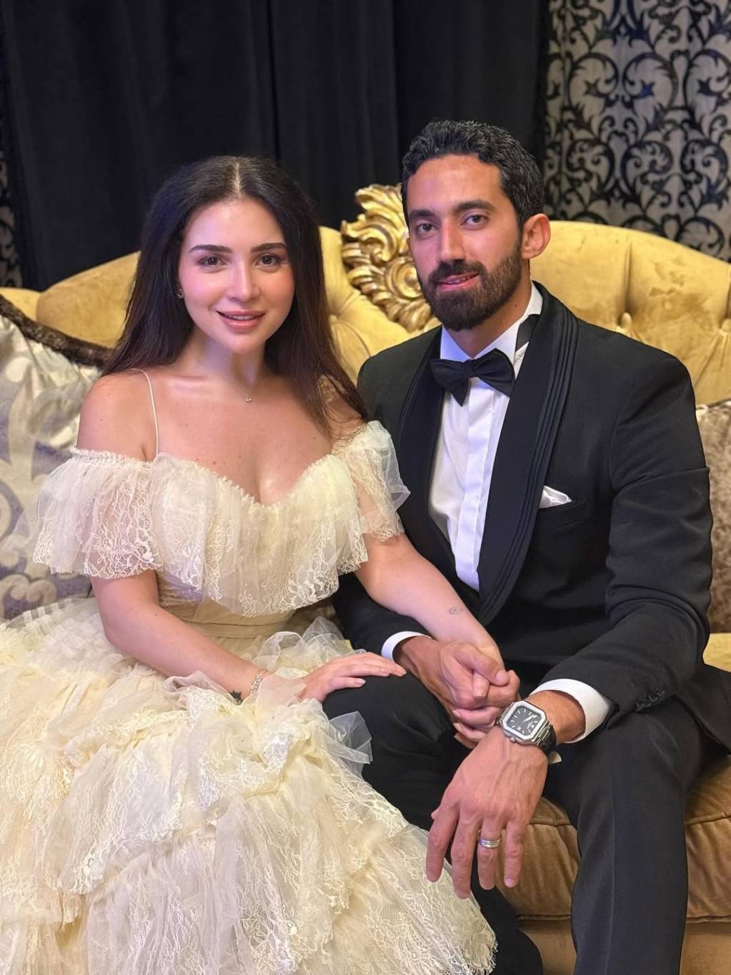 مي عز الدين تتألق بفستان زفاف مستوحى من الريترو بأسلوب أنثوي ناعم