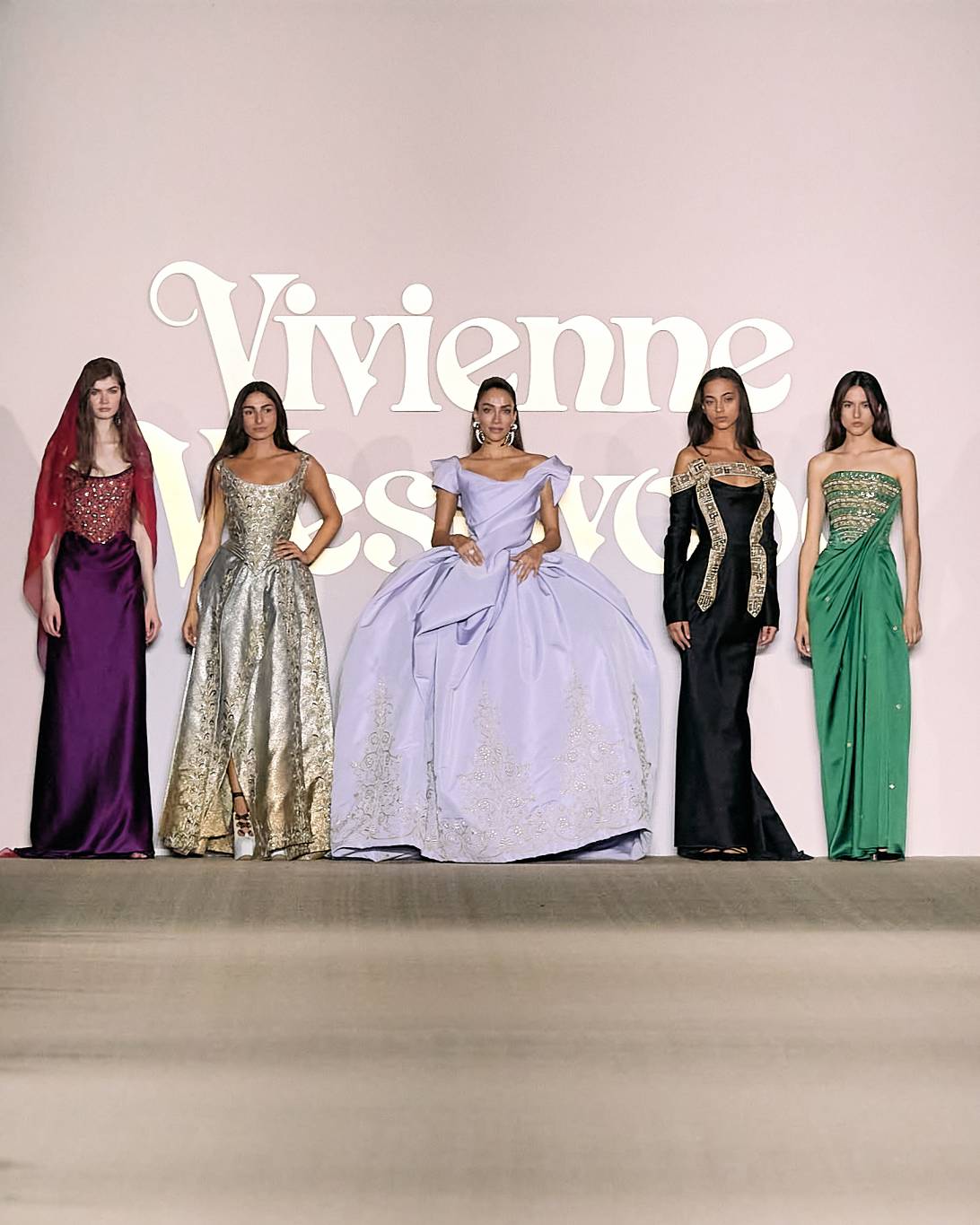 أجمل إبداعات Vivienne Westwood في 