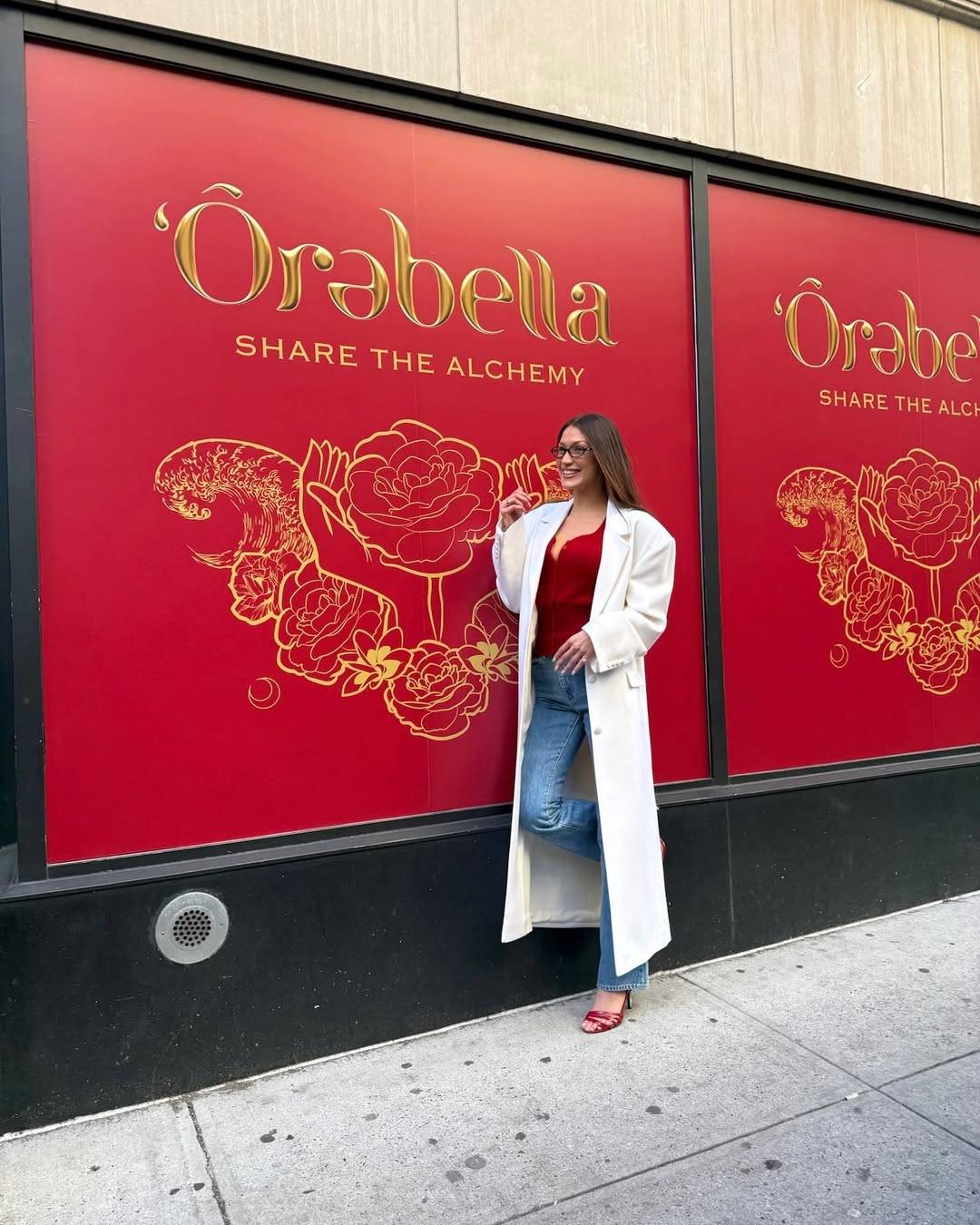 بيلا حديد في الكويت لإطلاق عطرها Orebella الجديد