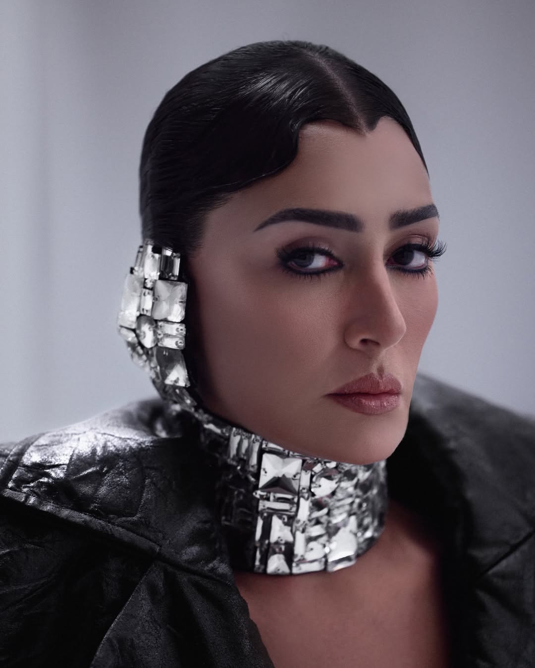 غادة عبد الرازق بفستان غريب غادة عبد الرازق بفستان غريب