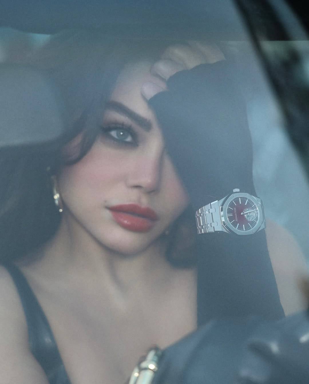 هيفاء وهبي تتألق بساعة اوديمار بيغيه هيفاء وهبي تتألق بساعة اوديمار بيغيه