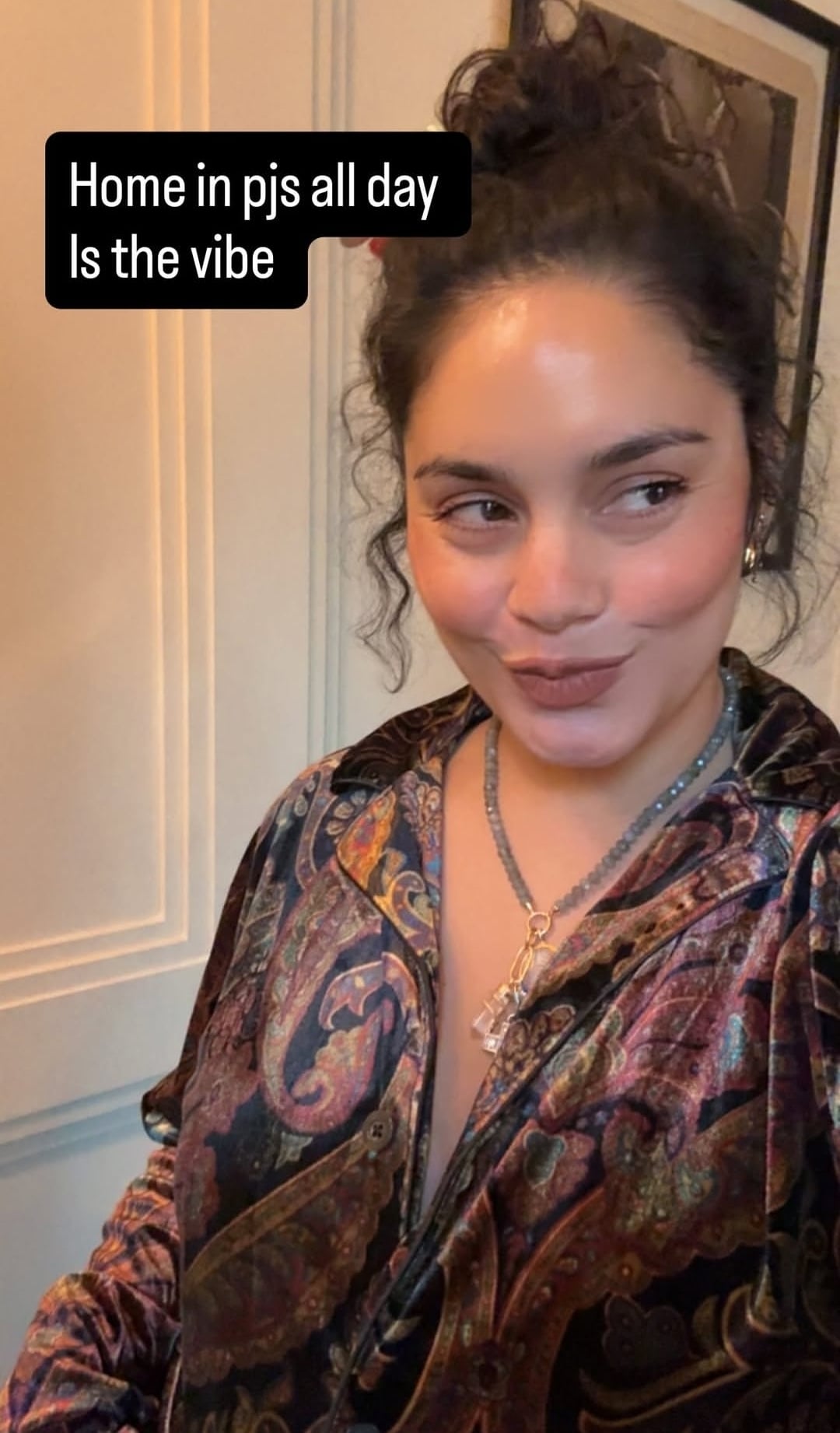 فانيسا هادجينز في منزلها بعد الولادة فانيسا هادجينز في منزلها بعد الولادة