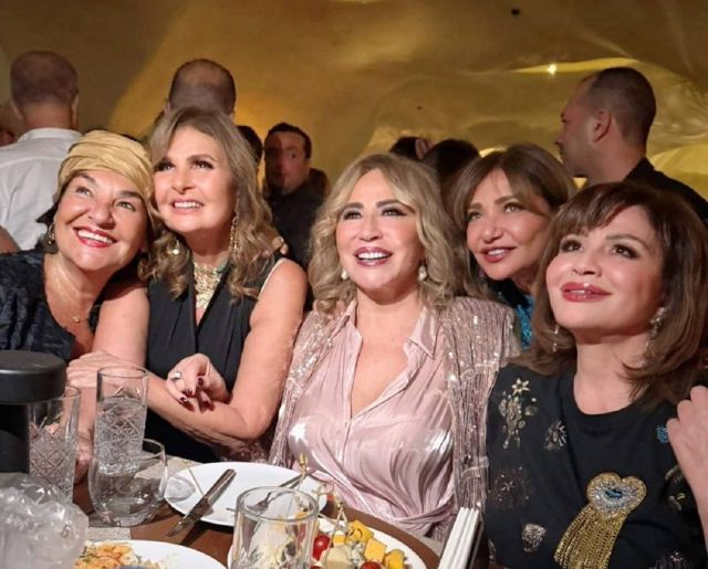 يسرا وإيناس الدغيدي وليلى علوي وإلهام شاهين في حفل العشاء