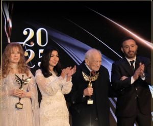 نجوم الفن يجتمعون في حفل جوائز الأفضل وظهور خاص لنيللي (فيديو وصور)