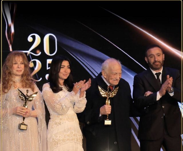 نجوم الفن يجتمعون في حفل جوائز الأفضل وظهور خاص لنيللي (فيديو وصور)