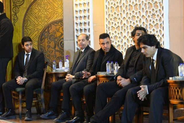 عمر متولي في عزاء والدته