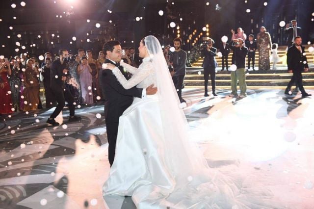 محمد هنيدي يرقص مع ابنته في الحفل