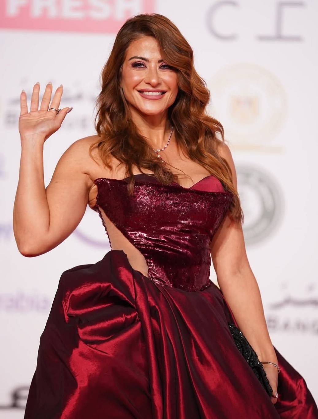 هيدي كرم تثير جدلاً بمنشور غامض والجمهور يتفاعل