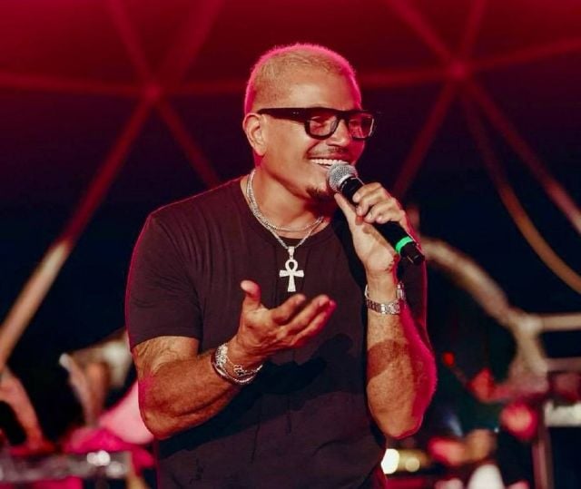 النجم عمرو دياب