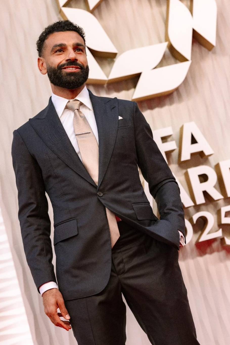 محمد صلاح يتلقى رسائل دعم من نجوم الفن في أزمته مع 