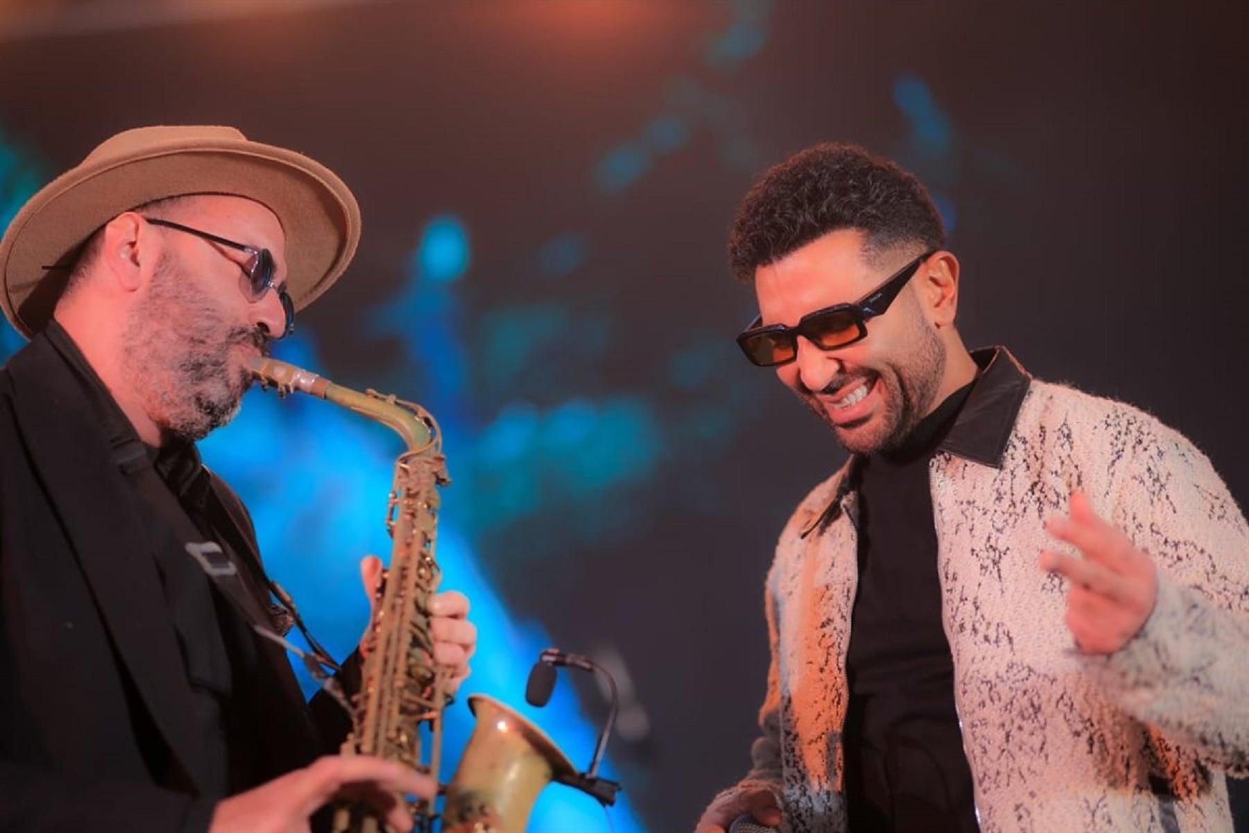 أحمد سعد يتفاعل مع الفرقة الموسيقية أحمد سعد يتفاعل مع الفرقة الموسيقية