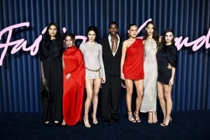 جوائز الموضة في لندن... جرأة النجمات ترافق الأناقة 