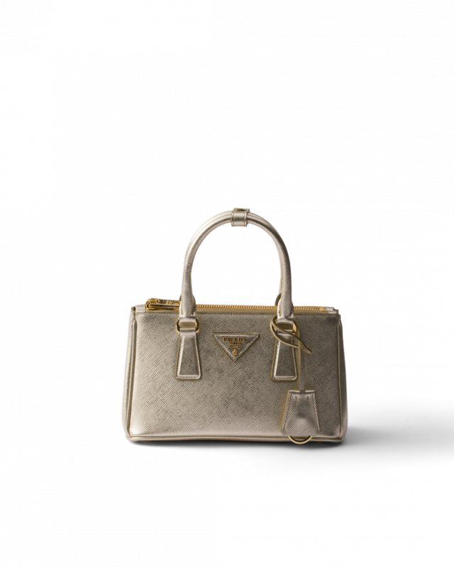 حقيبة من Prada