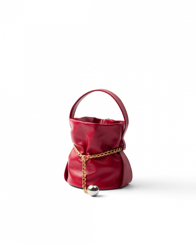 حقيبة من Prada