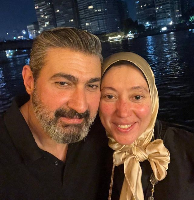ياسر جلال وزوجته