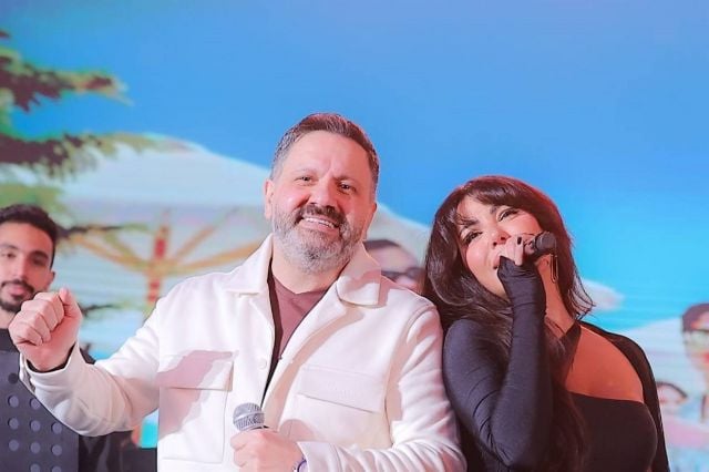 لولا جفان تشارك إدوارد الغناء