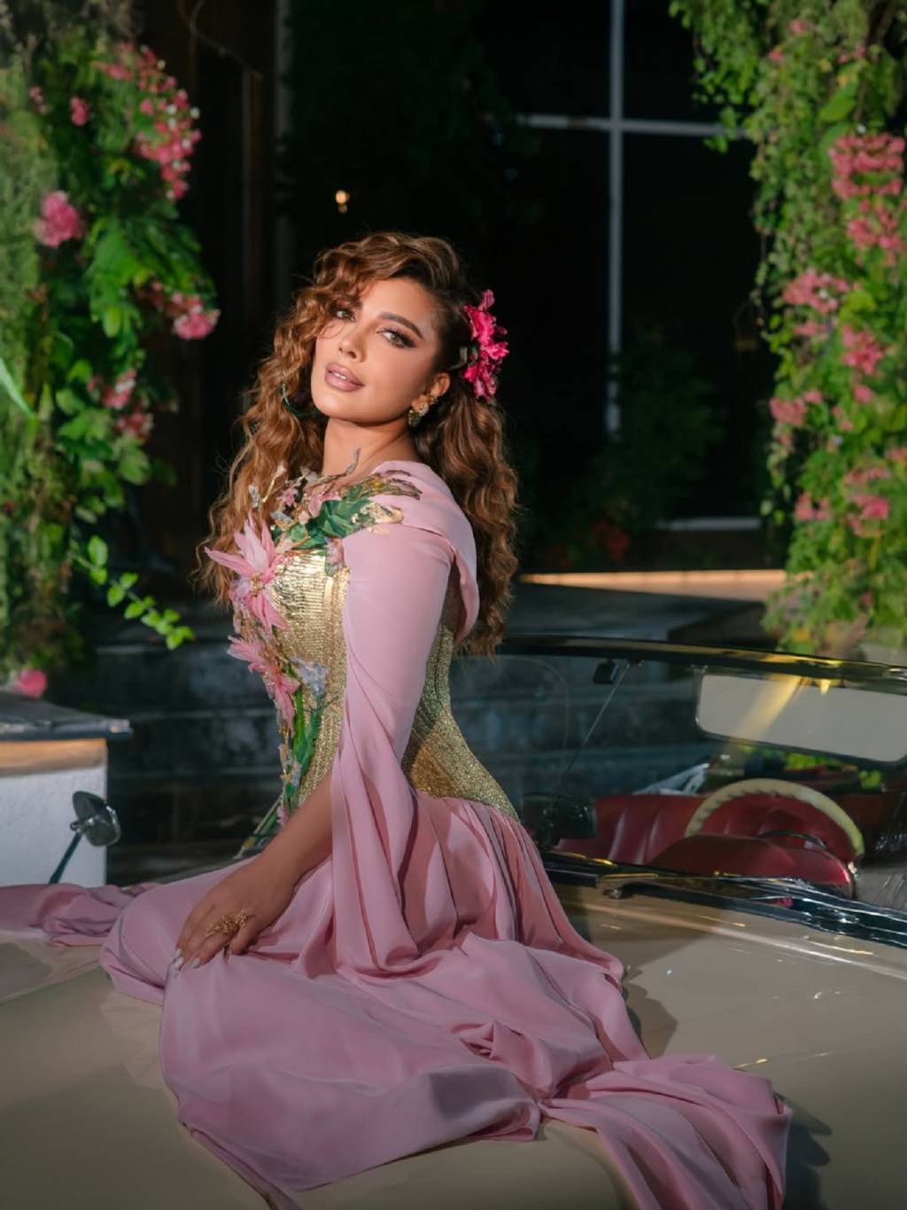 أصالة ترد بحسم على شائعات انفصالها عن زوجها (فيديو)