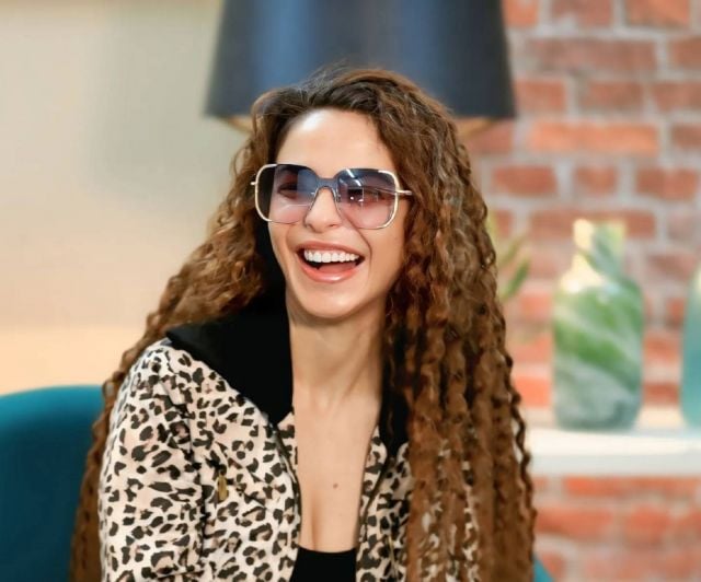 دوللي شاهين تكشف أسراراً جديدة عن طفولتها وكواليس دخولها عالم الفن