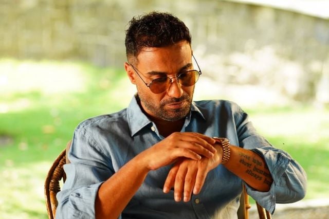 أحمد فهمي يكشف رأيه في الزواج بعد تجاربه مع هنا الزاهد ومنة حسين فهمي (فيديو)