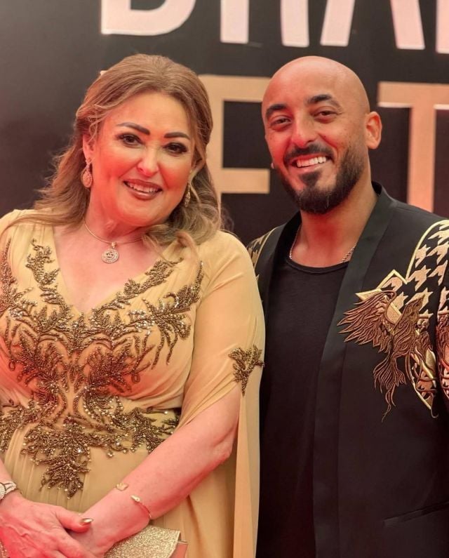 حسام الحسيني ووالدته نهال عنبر