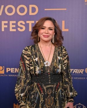 إلهام شاهين لمَن ينتقد ظهور شقيقها معها في المناسبات: نحن عائلة متماسكة