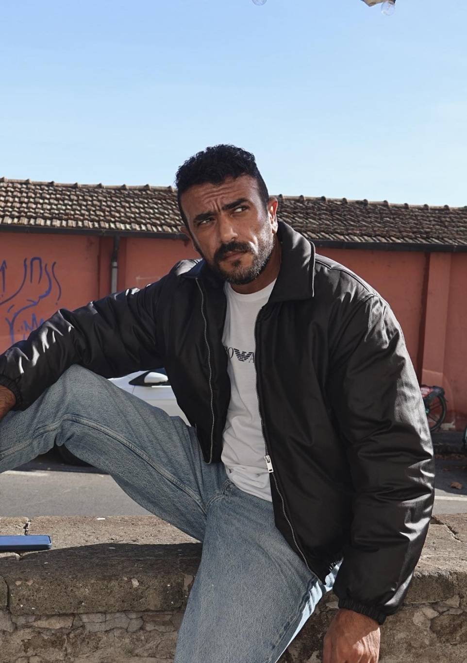 أحمد العوضي يصرّ بعد تعرّضه للهجوم على أنه الأكثر مشاهدةً