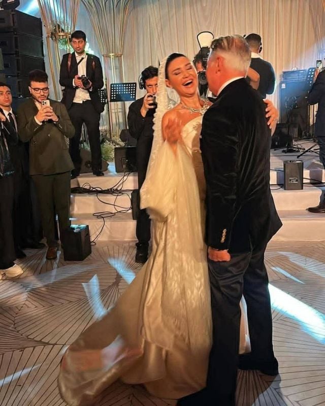 أروى جودة ترقص مع زوجها في حفل زفافهما