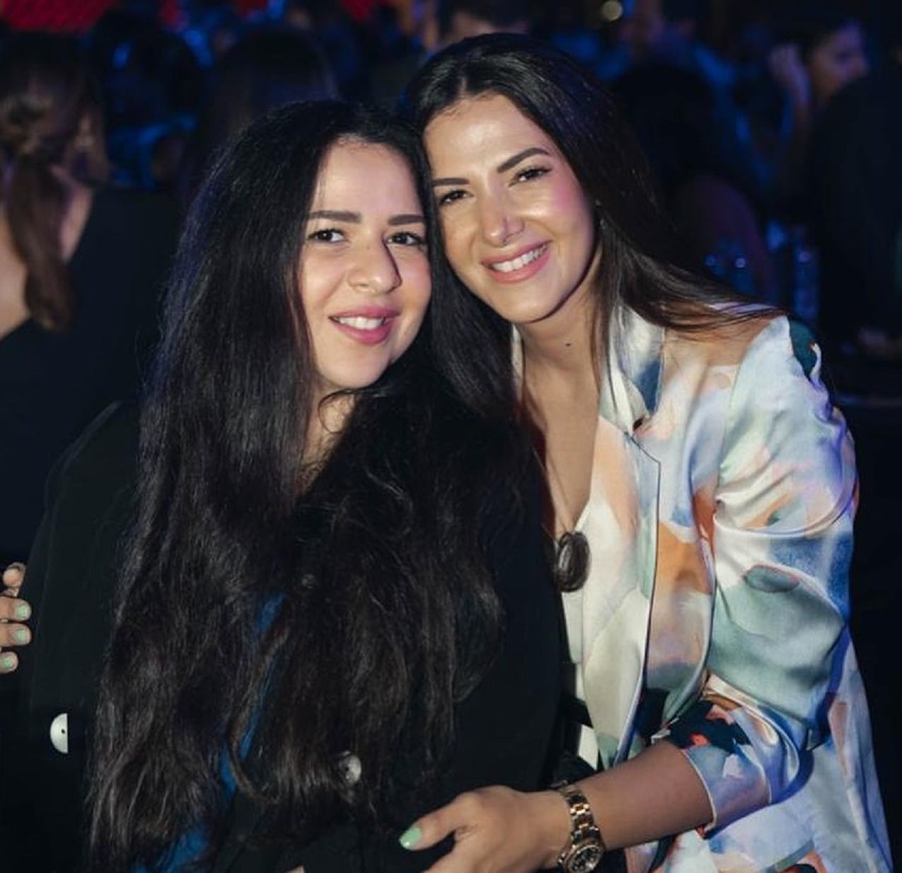 إيمي سمير غانم مع شقيقتها دنيا إيمي سمير غانم مع شقيقتها دنيا