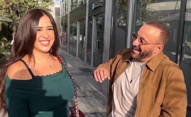 ياسمين عبد العزيز وأحمد السقا يشوّقان الجمهور لفيلمهما برقصة في الشارع (فيديو)