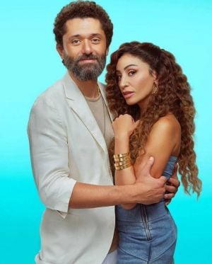 كريم محمود عبد العزيز يشوّق الجمهور لفيلمه الجديد ويتجاهل دينا الشربيني (فيديو)