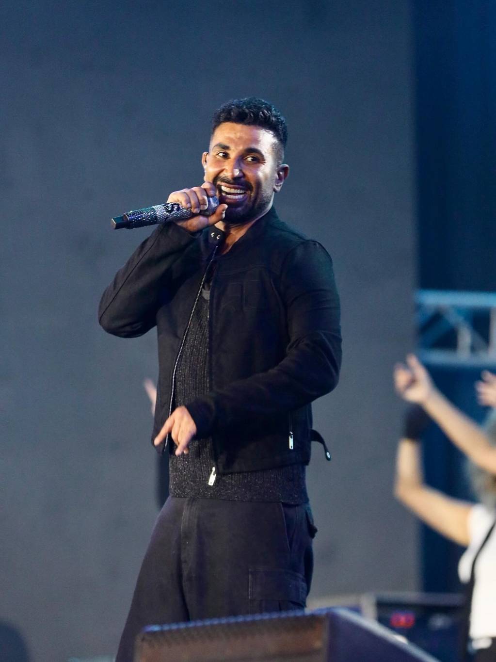 أحمد سعد بتعليق صادم على صورة من زفاف شيرين وحسام حبيب!